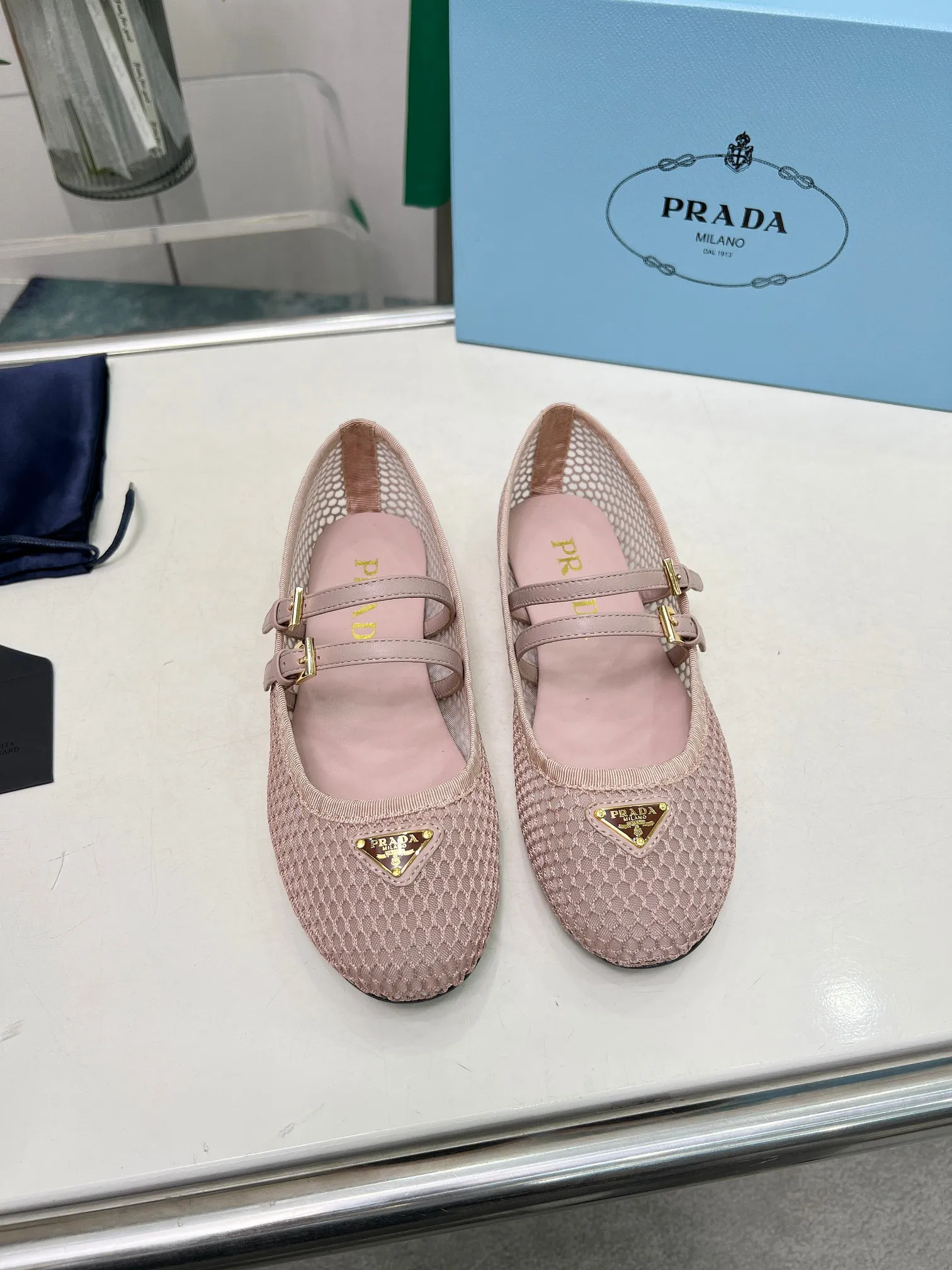 👟👟Ex-factory price 520👟👟 PRADA💝💝25ss💯💯💯New British style dancing shoes Small leather loafers - retro fashion classic items New products created at the first major show of Paris Fashion Week Inspirations are cleverly combined by the D chief designer on the perfect shoe shape. Matched with brand buckles, it is more fashionable. Upper: imported rhombus lining: cowhide lining sole: original [Fireworks][Fireworks] 1:1 molded foam sole Size: 35-41 yards